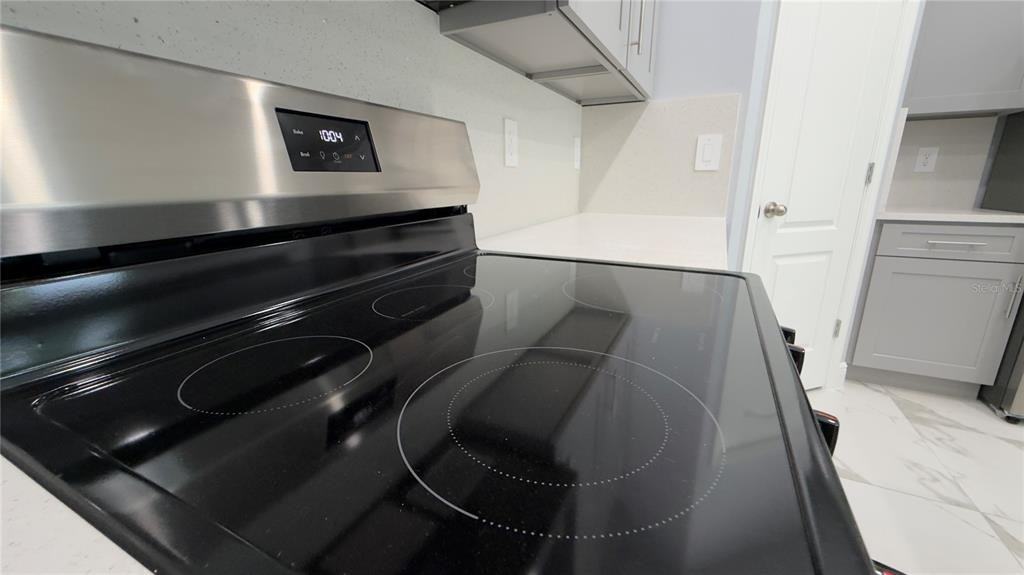 706 S Thacker Ave #706 - Photo 3 of 36