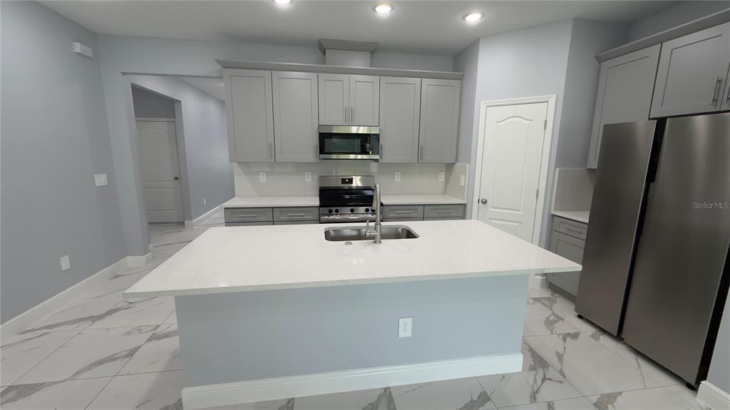 706 S Thacker Ave #706 - Photo 4 of 36