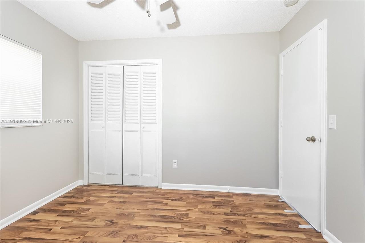 22458 Sw 56th Ave #22458 - Photo 5 of 16