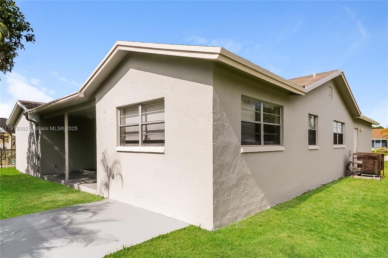 22458 Sw 56th Ave #22458 - Photo 7 of 16