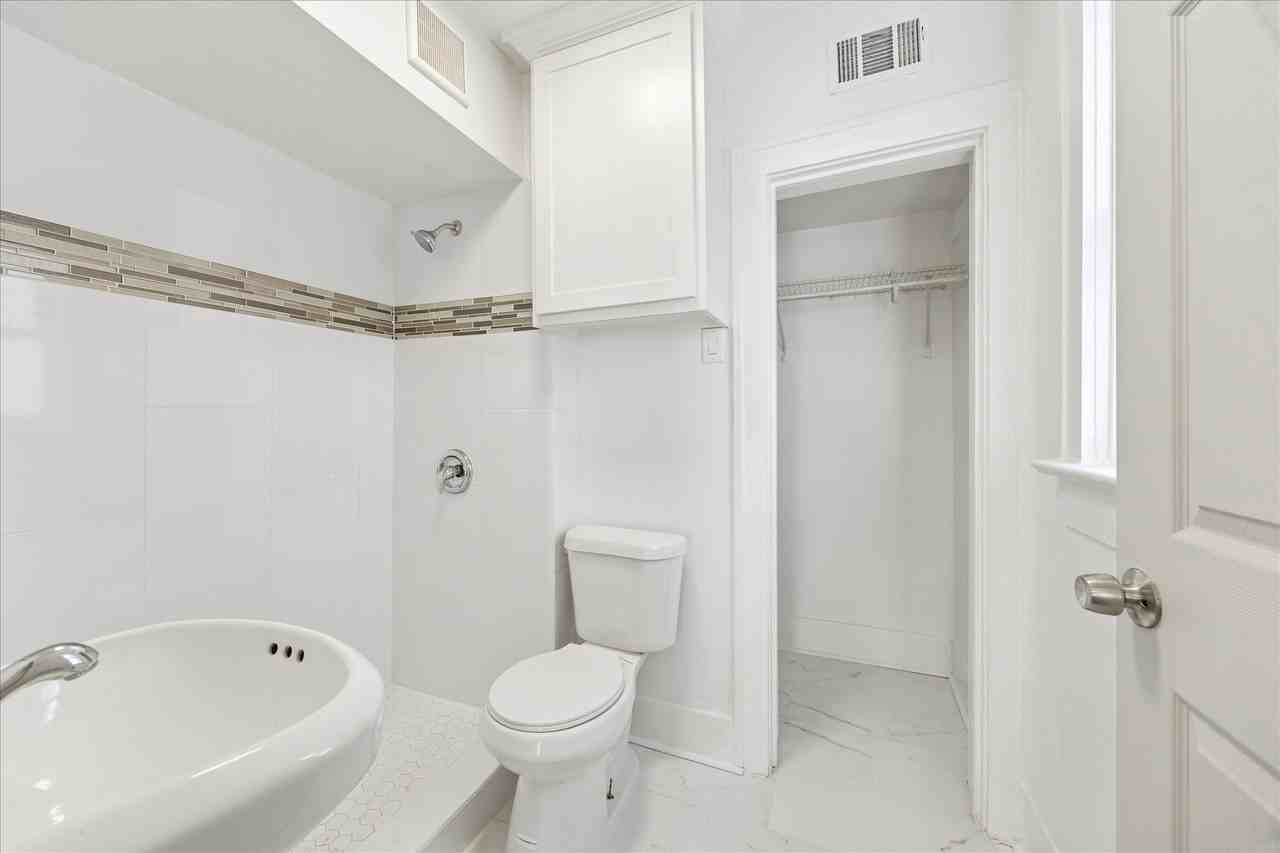1632 Hawthorne St #1632-2 - Photo 3 of 8