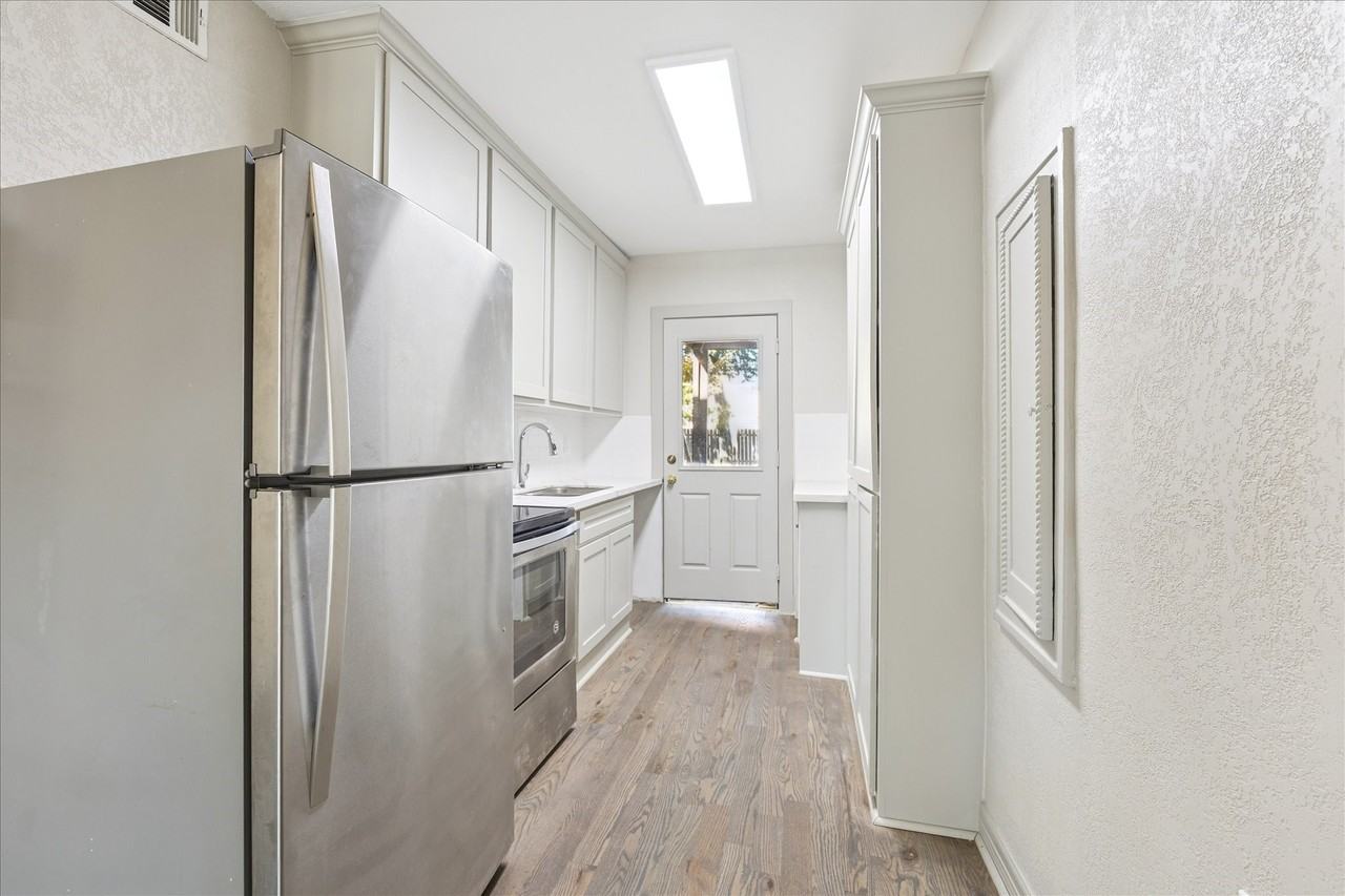 1632 Hawthorne St #1632-2 - Photo 4 of 8