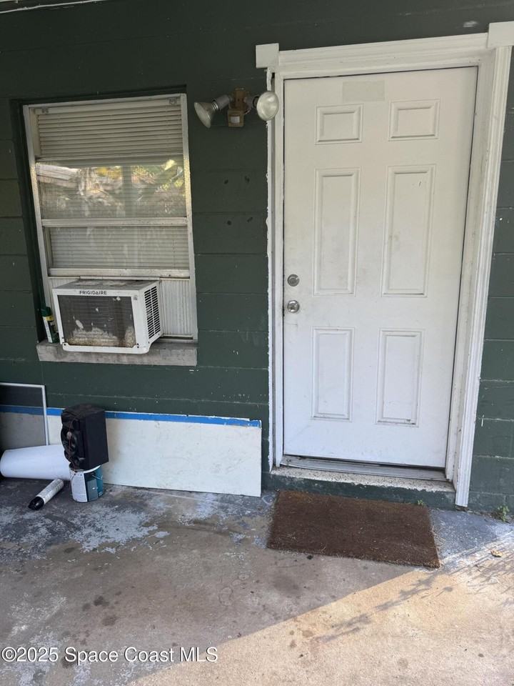 358 Palm Ave #358 - Photo 3 of 4