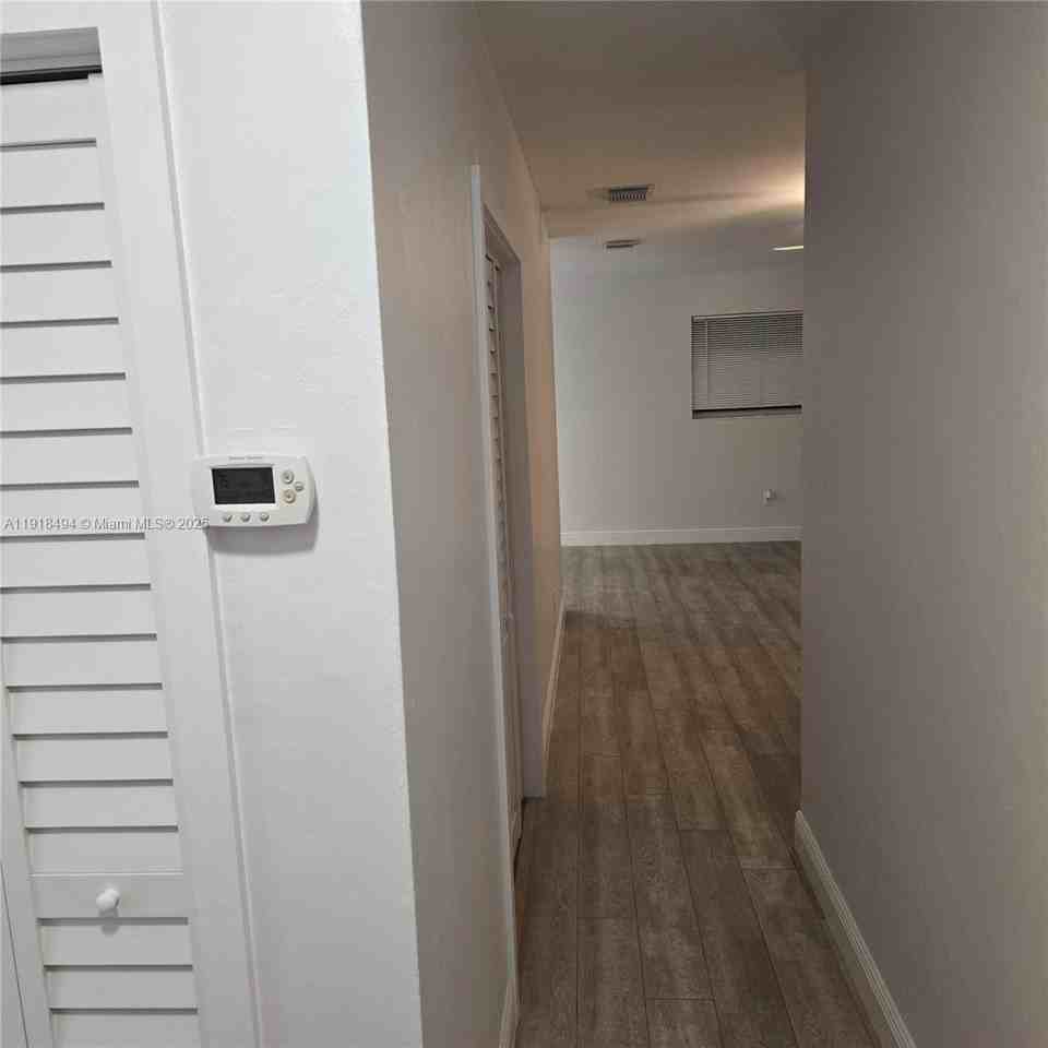 122 Northwest Blvd #122B - Photo 3 of 16