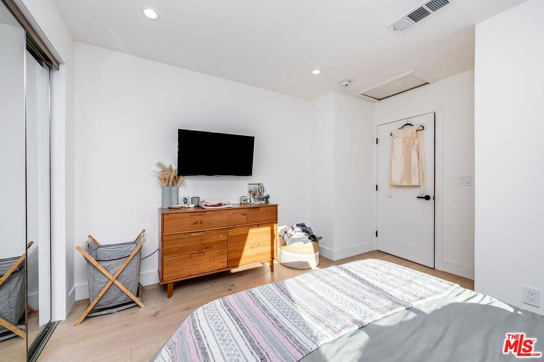 1591 Yosemite Dr #1591 - Photo 2 of 16