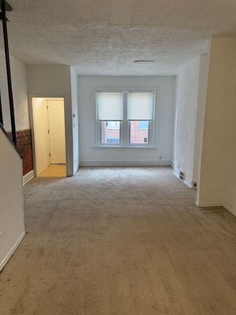 612 Cross Street - Photo 2 of 11