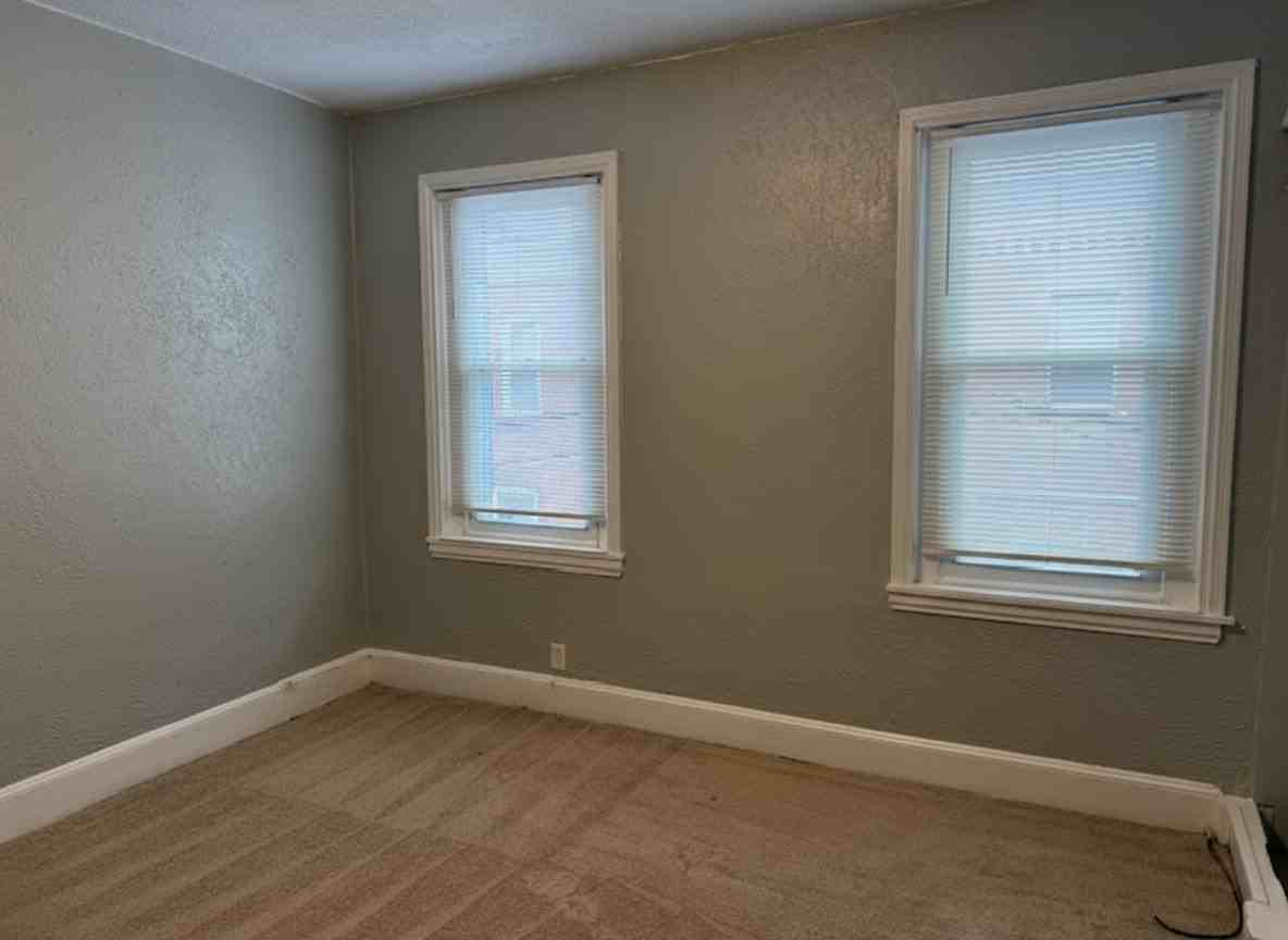 612 Cross Street - Photo 5 of 11