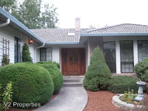 339 SE 16th St - Photo 2 of 20