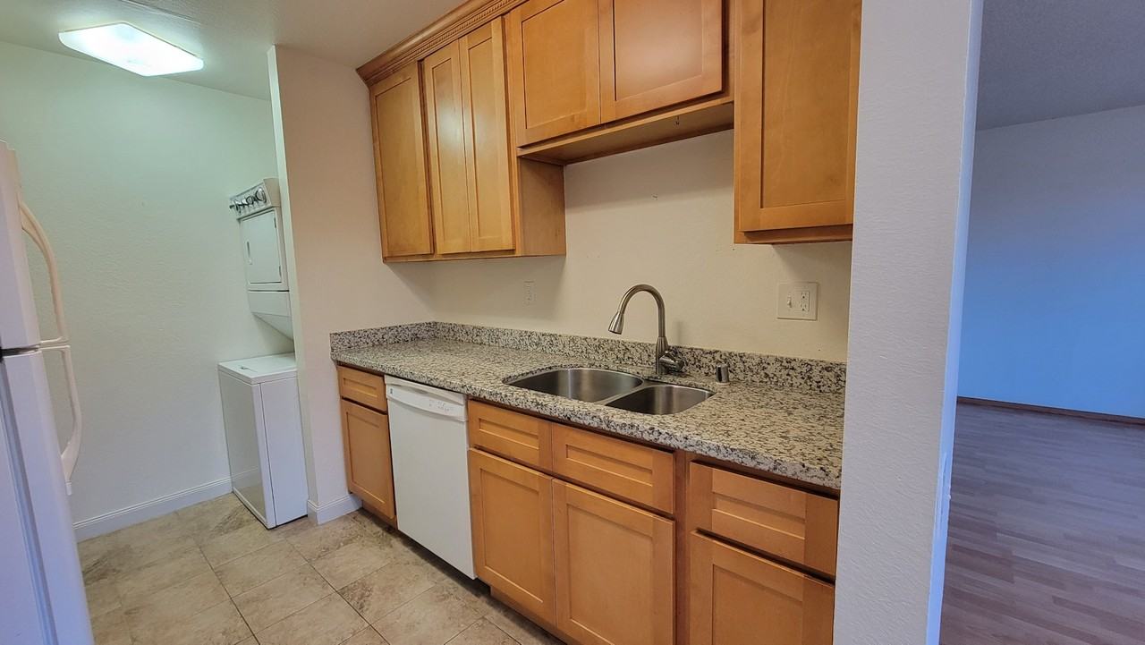 4902 Lowry Road - Photo 5 of 20