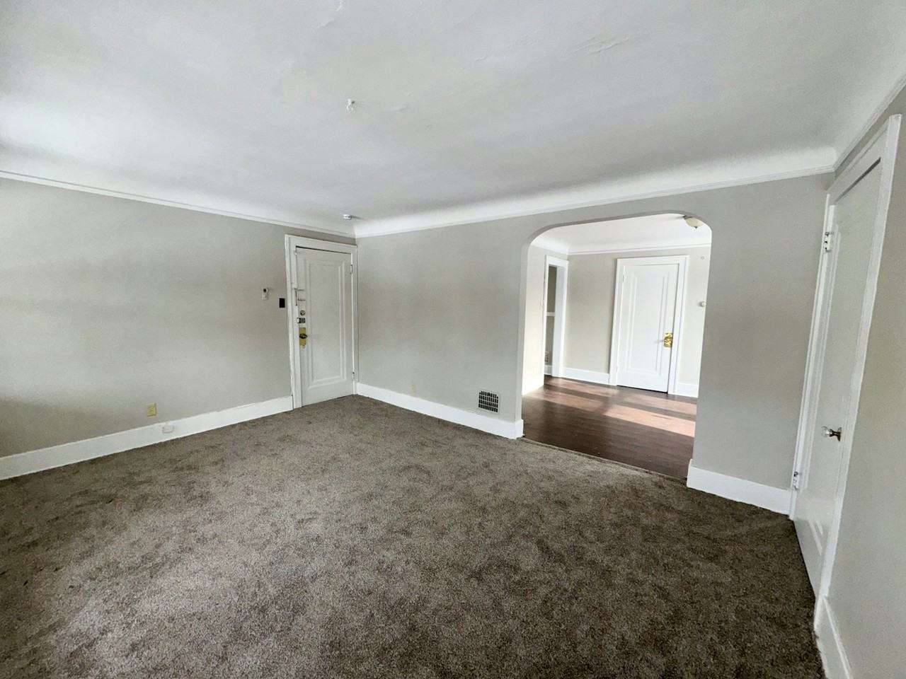 15702 Cherrylawn Street, Unit Upper - Photo 4 of 10