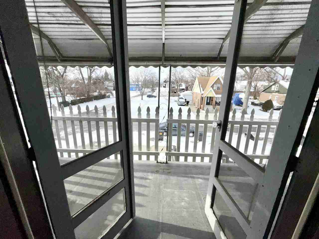 15702 Cherrylawn Street, Unit Upper - Photo 5 of 10