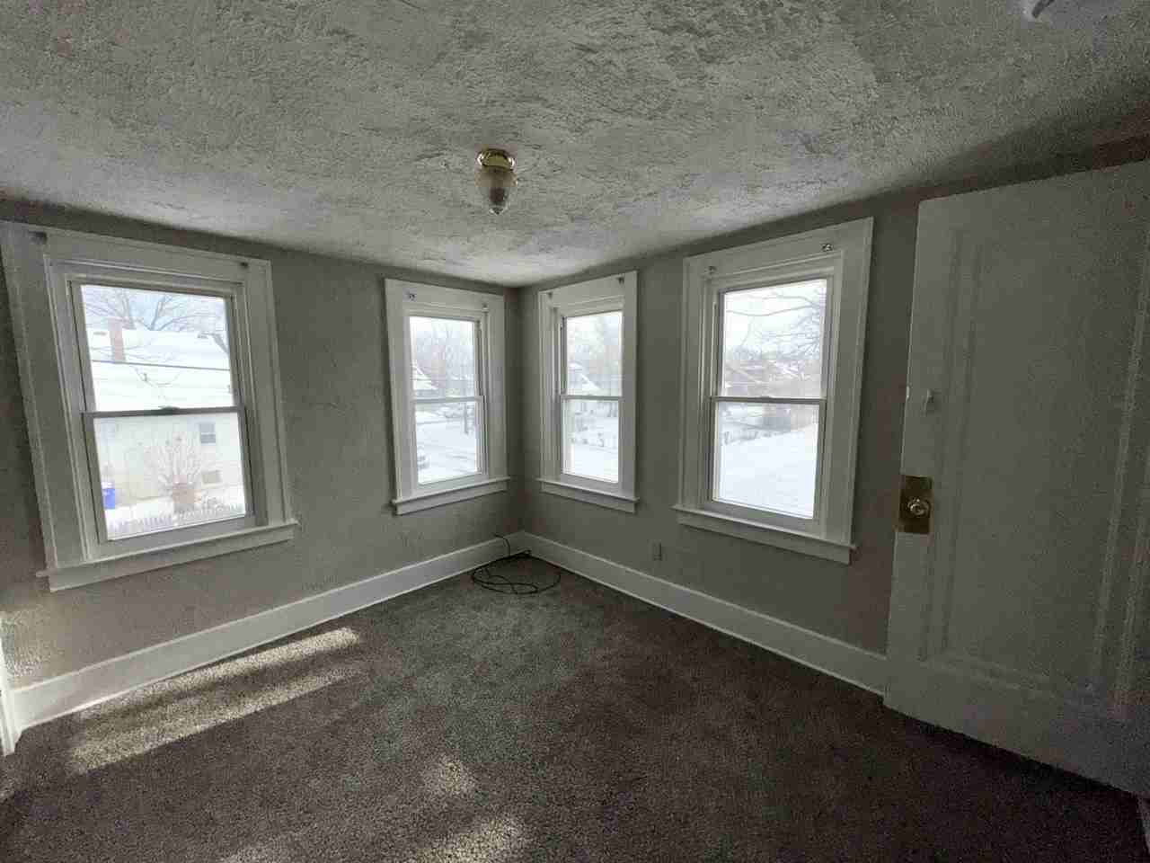 15702 Cherrylawn Street, Unit Upper - Photo 6 of 10