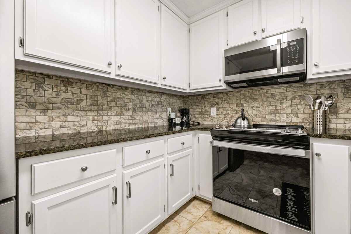 11112 Memorial Pkwy Sw #1 - Photo 7 of 17