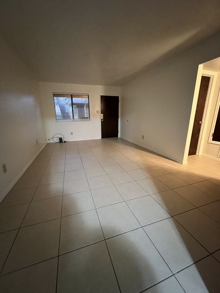 629 Kingman Avenue #C - Photo 2 of 7