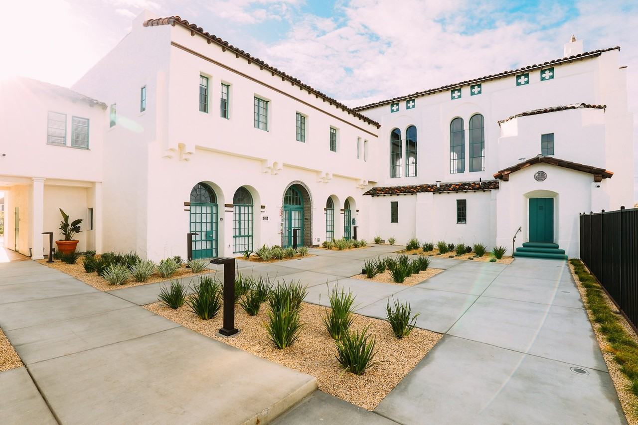 Rose on Bond - Photo 3 of 50