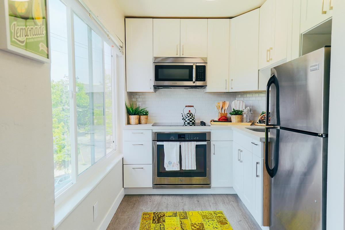 245 Lee Street - Photo 4 of 29