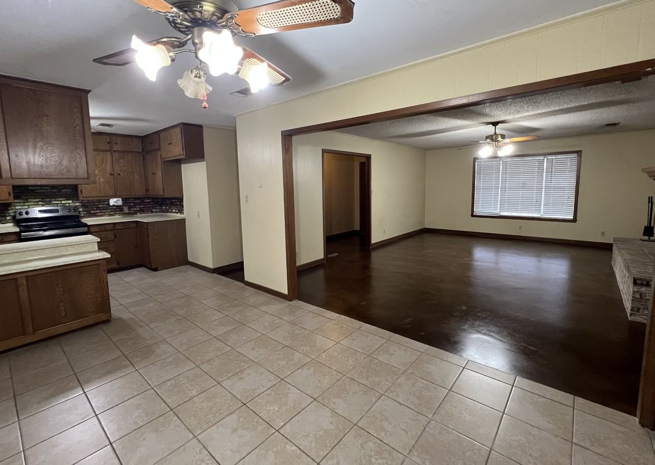 1181 NE Access Rd #NA - Photo 4 of 11