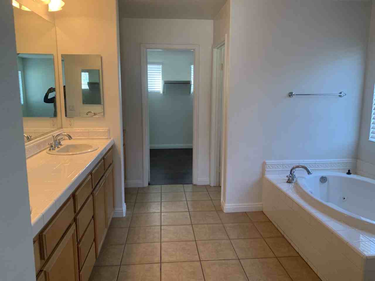 2568 Rochelle Ave #NA - Photo 6 of 7