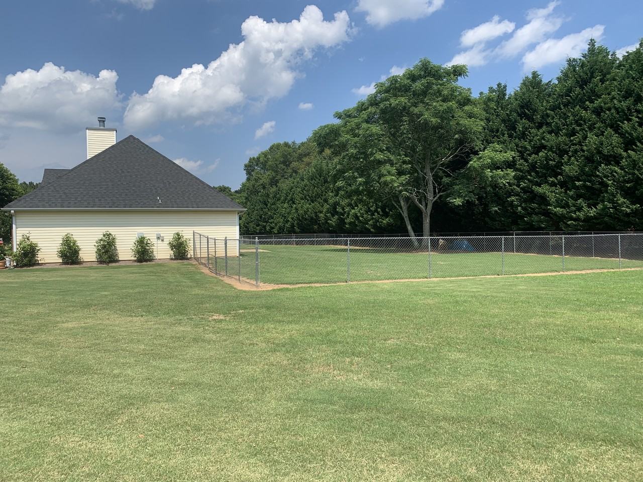 209 Queens Ct #NA - Photo 2 of 6