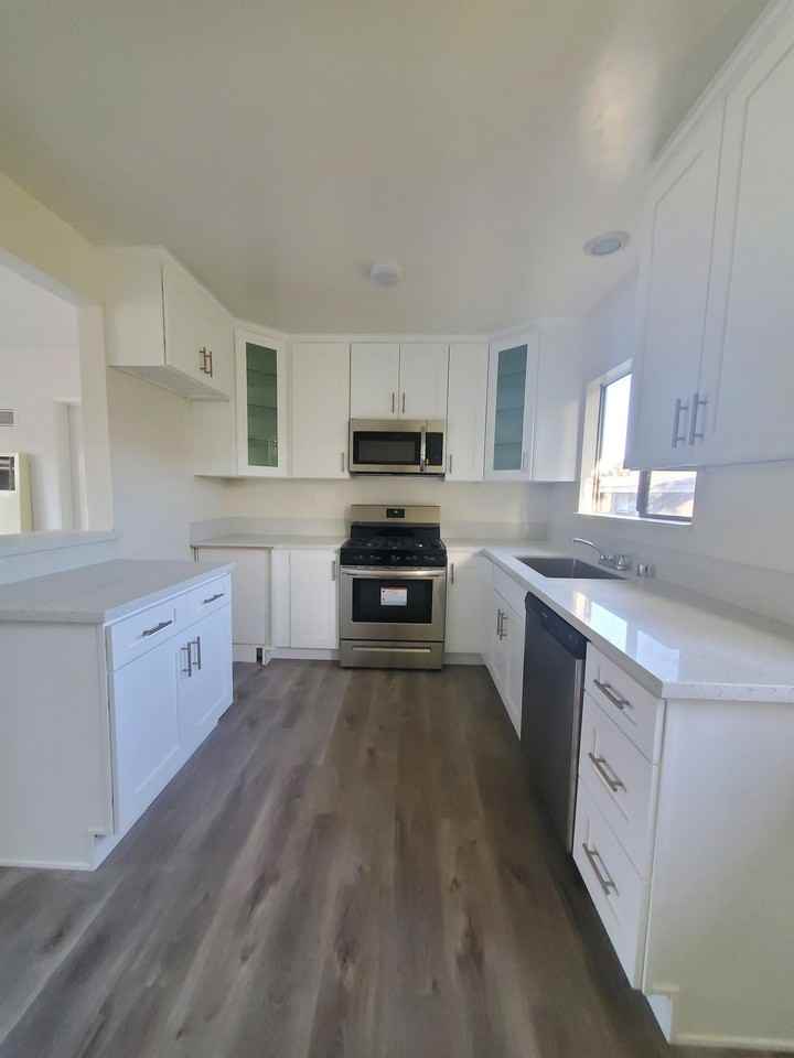 332 Standard - Photo 3 of 18