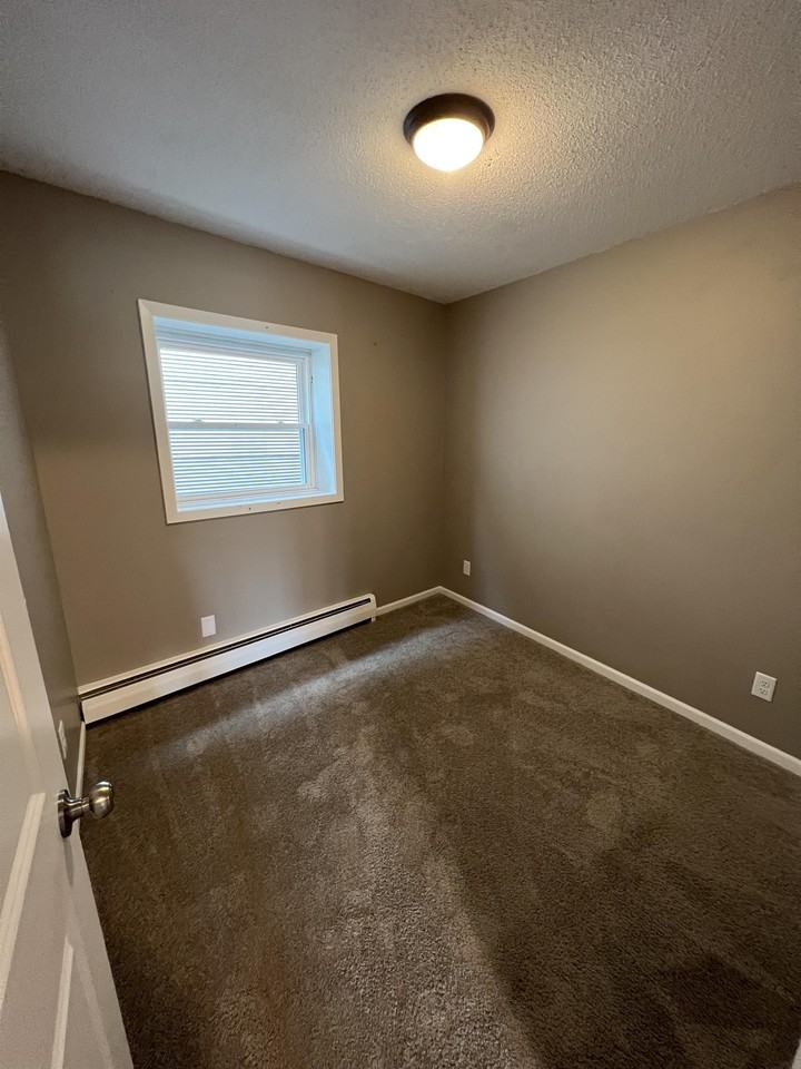 74 Birch Ave S - Photo 5 of 7