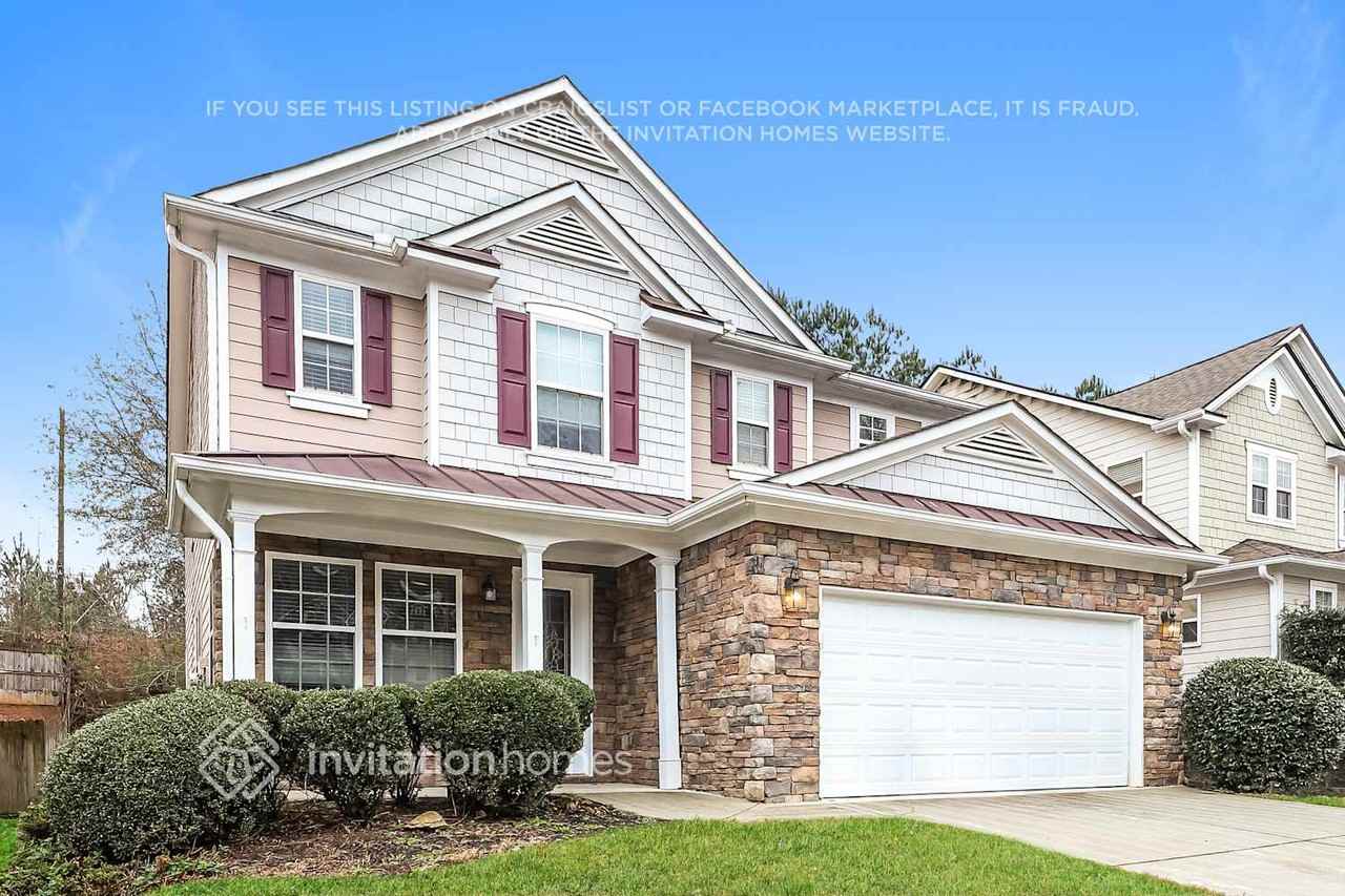 2230 Valley Creek Dr - Photo 2 of 10