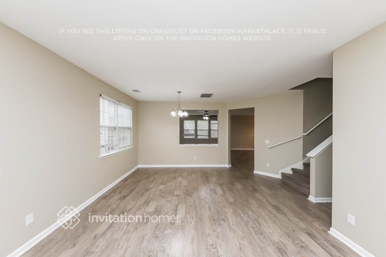 2230 Valley Creek Dr - Photo 5 of 10