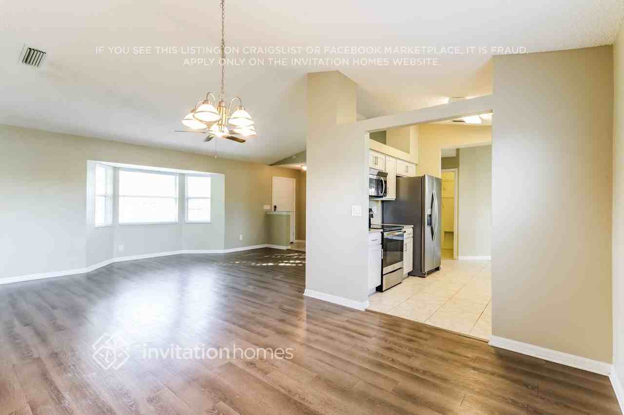 3988 Long Leaf Dr - Photo 3 of 17