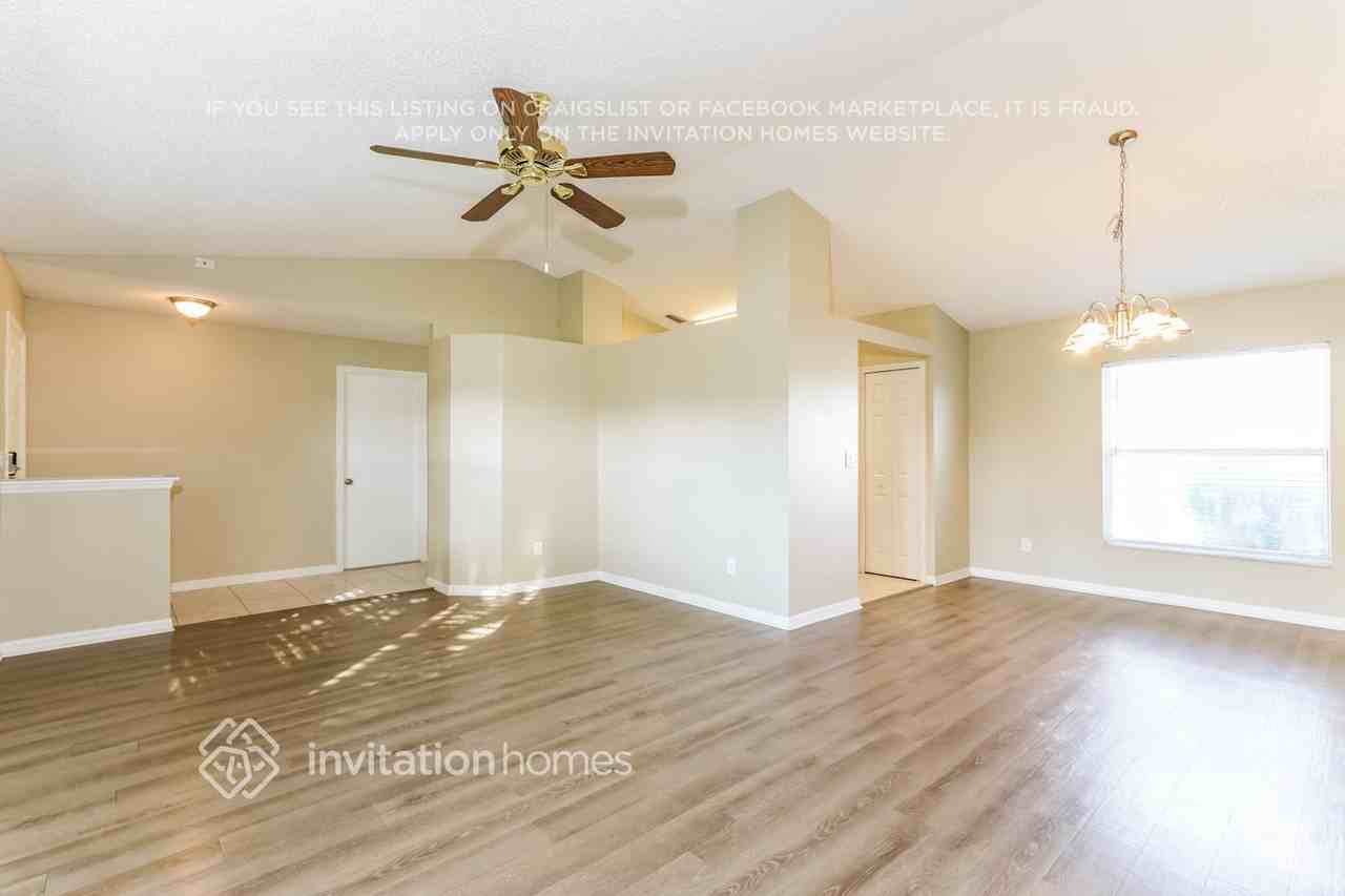 3988 Long Leaf Dr - Photo 4 of 17