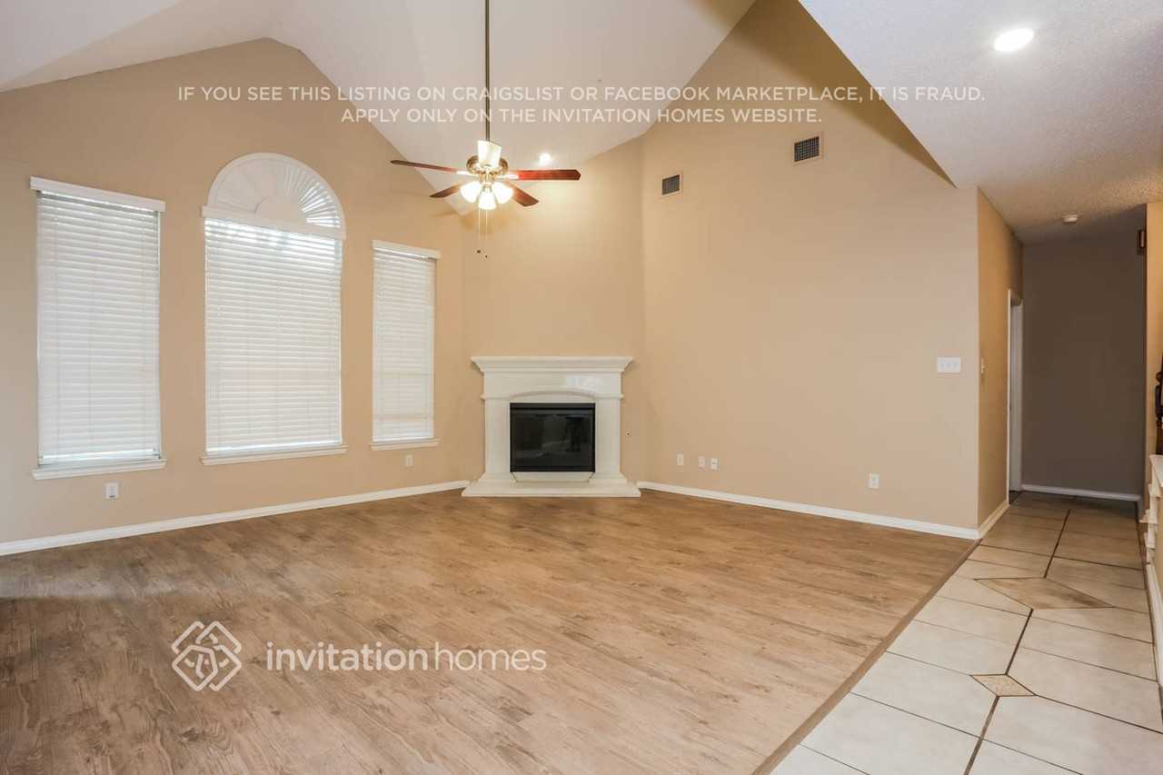 1313 Sheffield Dr - Photo 4 of 18