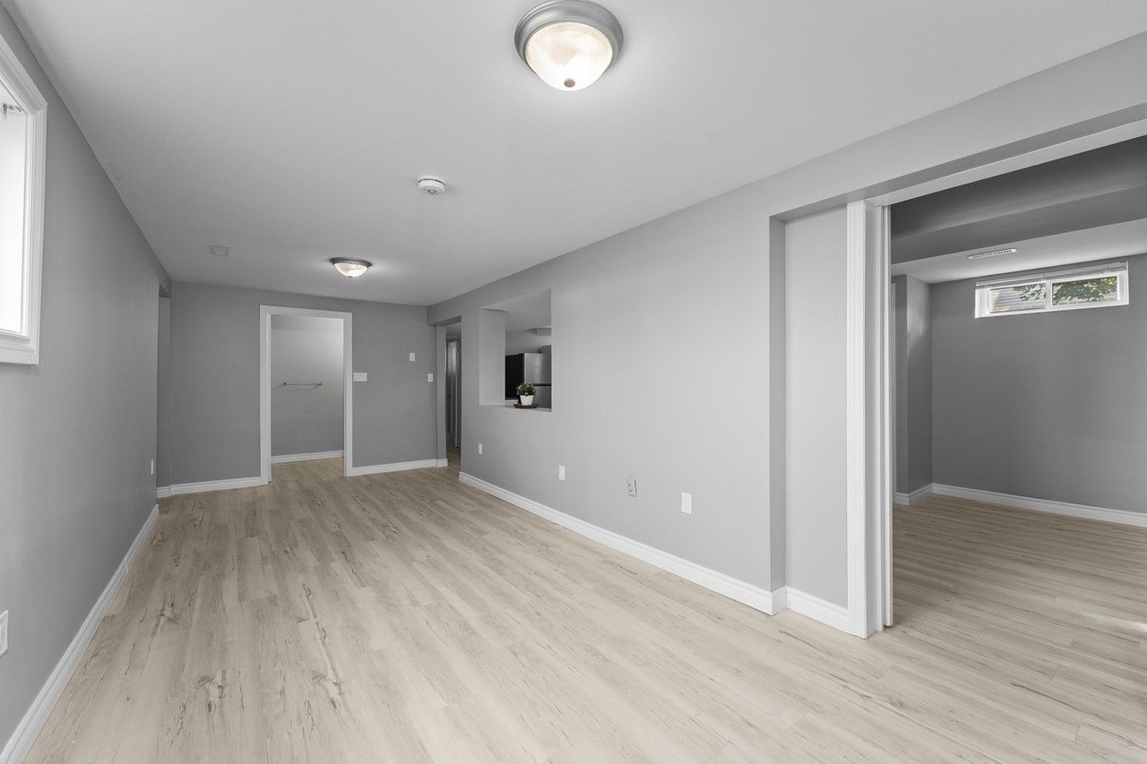 143 Westmount Dr N - Photo 3 of 21
