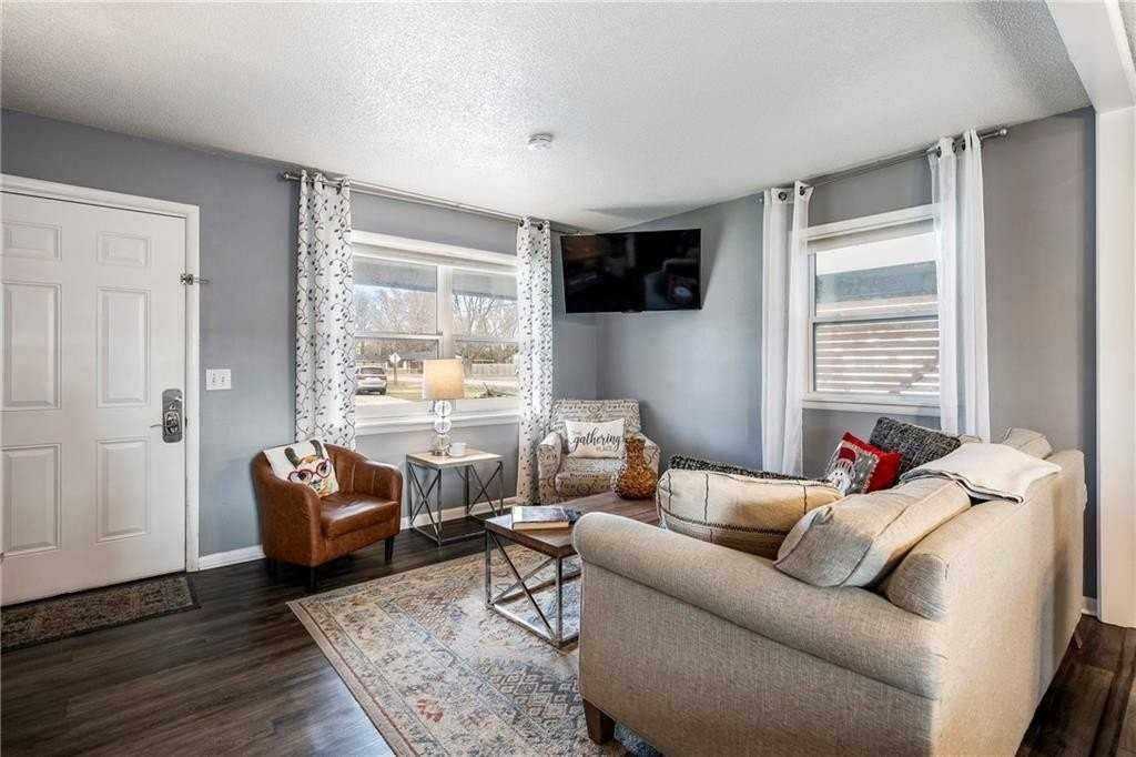 110 Se 13th St - Photo 2 of 21