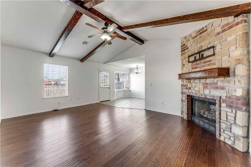 804 Tyler St - Photo 4 of 20