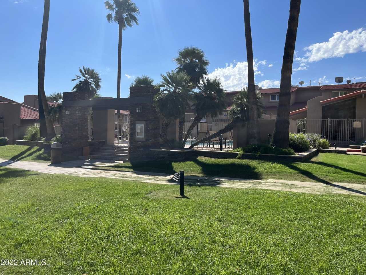 5651 North 79th Street #6 - Photo 3 of 40