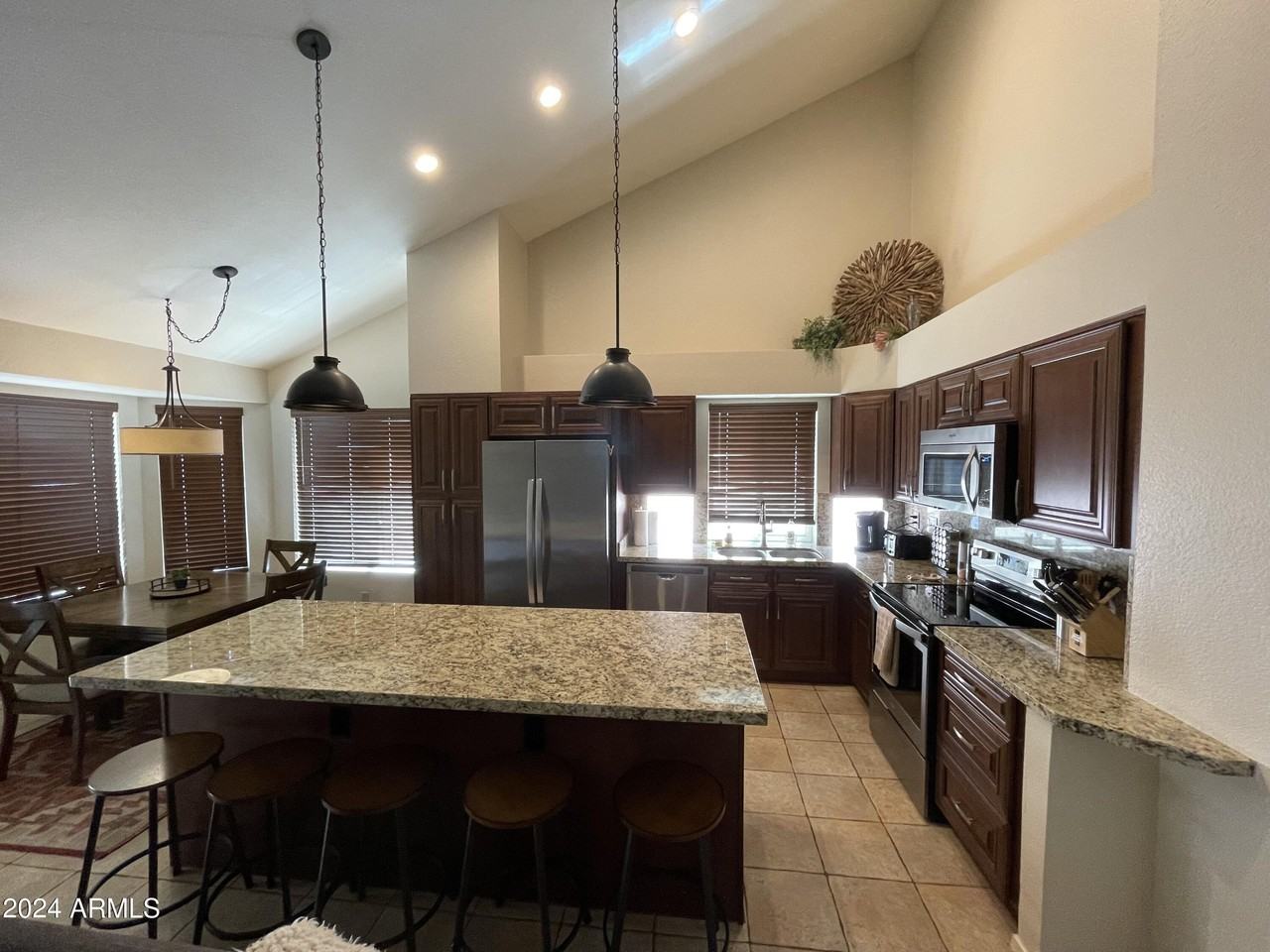 2322 E Millbrae Ct - Photo 4 of 45