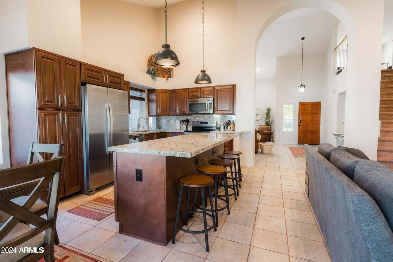 2322 E Millbrae Ct - Photo 4 of 38