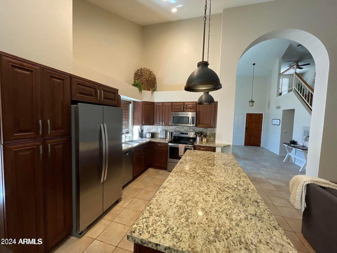 2322 E Millbrae Ct - Photo 5 of 38