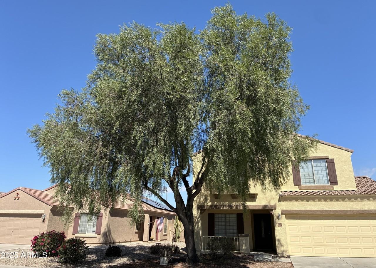 23724 W Grove St - Photo 2 of 47