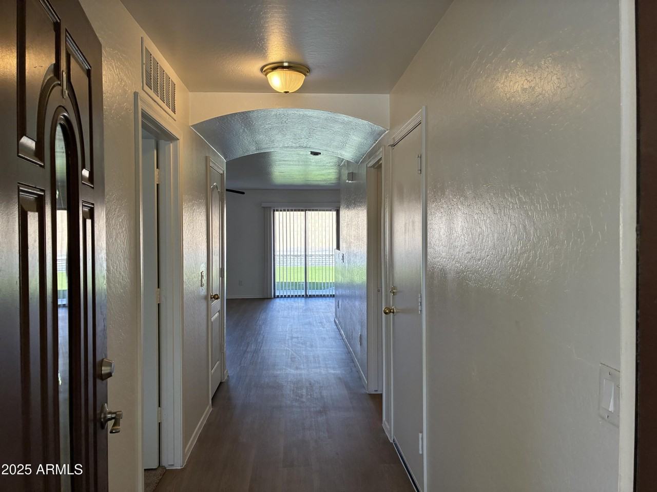 23724 W Grove St - Photo 7 of 47