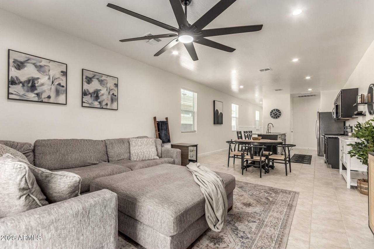 2131 West Shelly Avenue - Photo 7 of 31