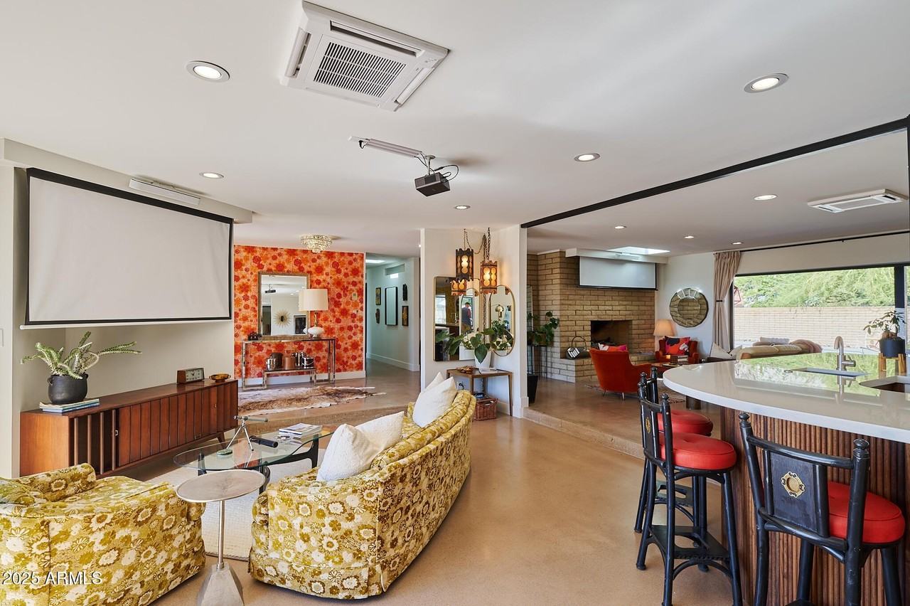 4016 E Flynn Ln - Photo 3 of 50