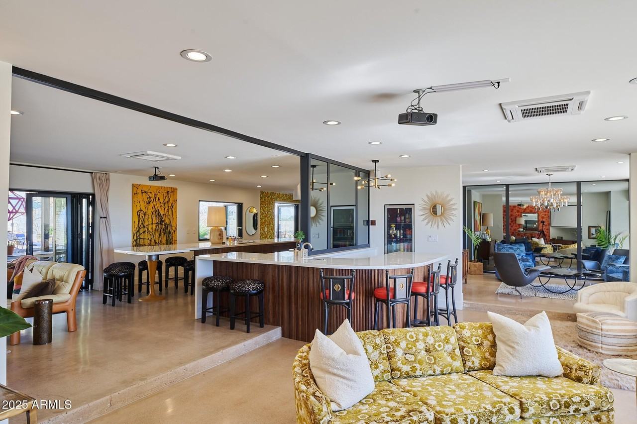 4016 E Flynn Ln - Photo 4 of 50