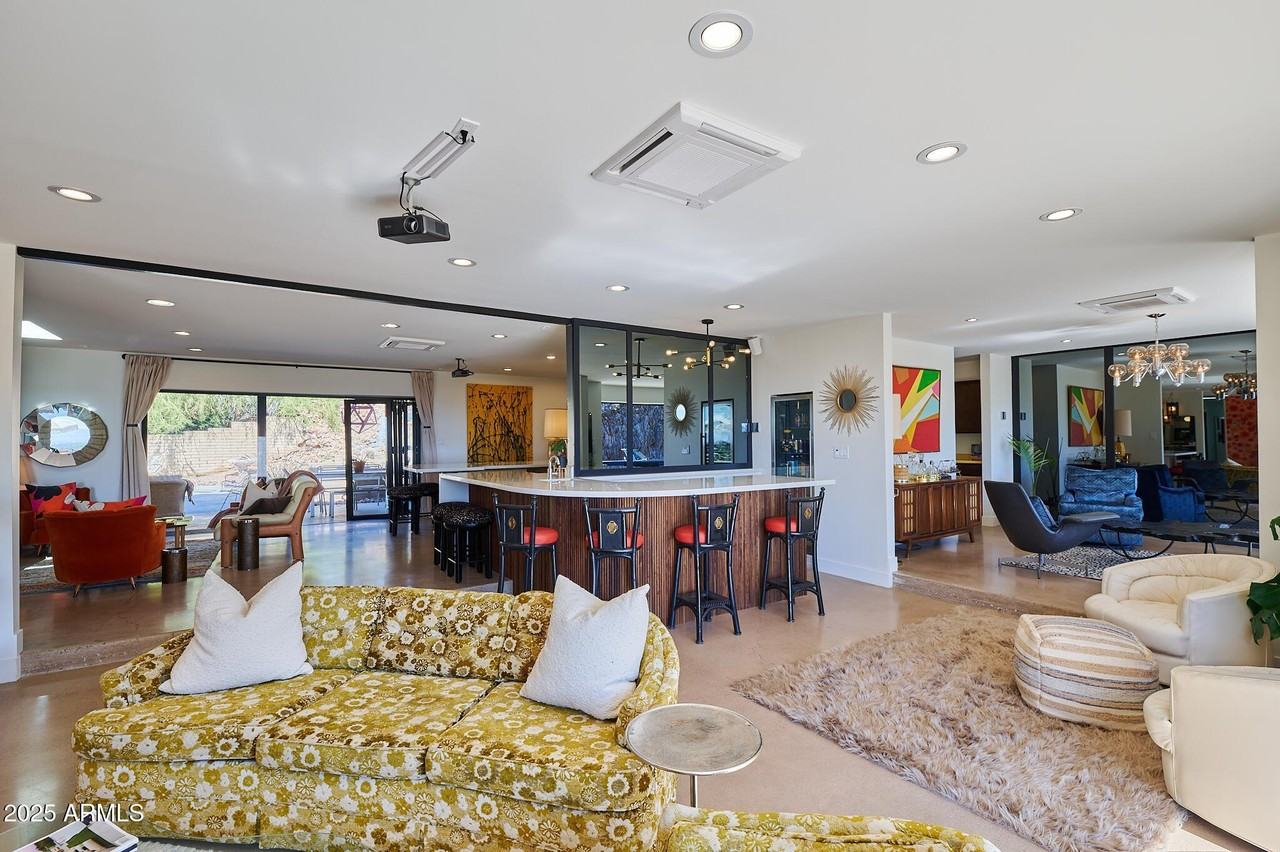 4016 E Flynn Ln - Photo 5 of 50