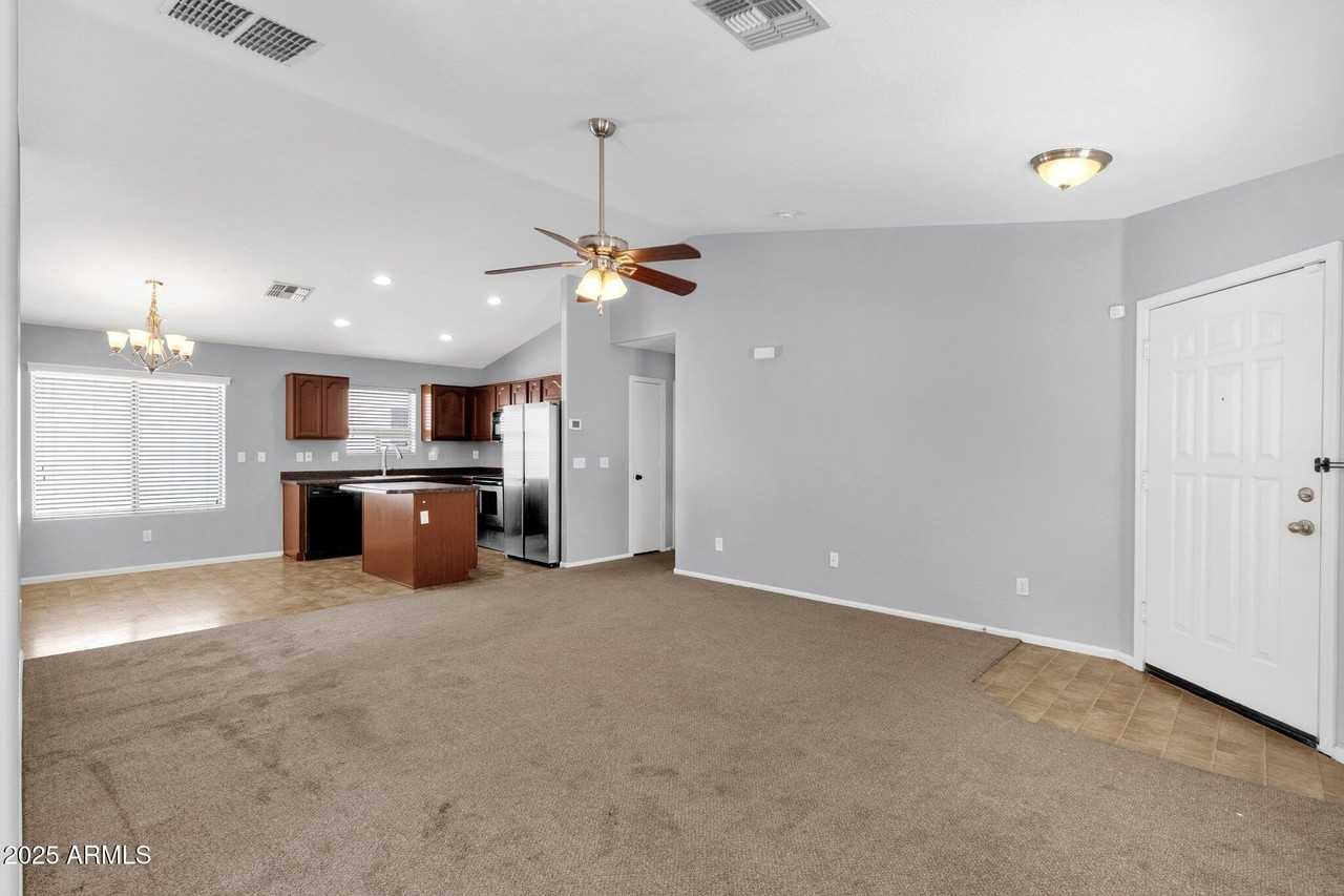 509 E Daniella Dr - Photo 7 of 34