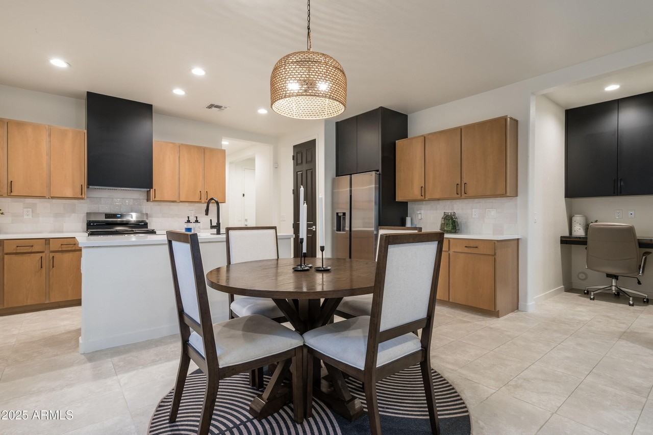 18365 W Ewers Dr - Photo 4 of 18