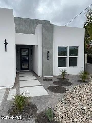 2826 North 28th Place - Photo 2 of 8