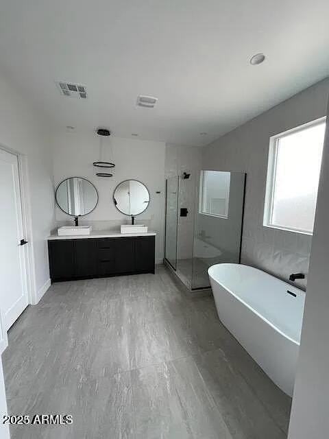 2826 North 28th Place - Photo 5 of 8