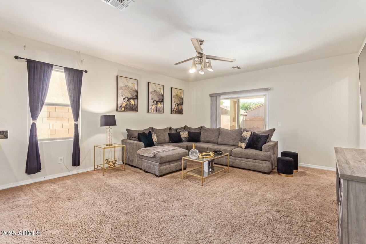 42429 W Sussex Rd - Photo 6 of 31