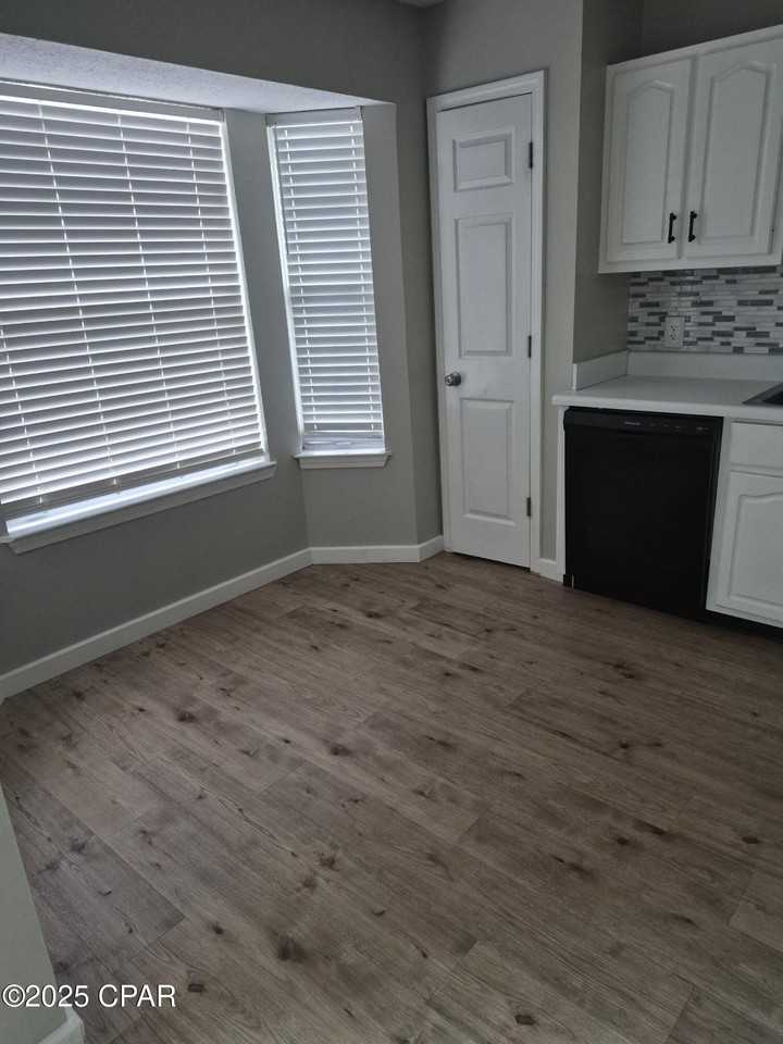 145 Escanaba Ave - Photo 6 of 7