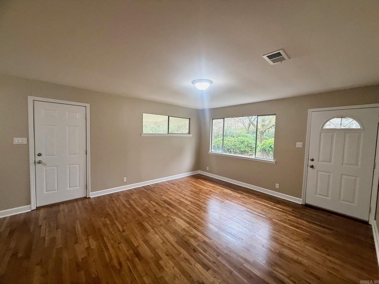 150 Sun St - Photo 3 of 9